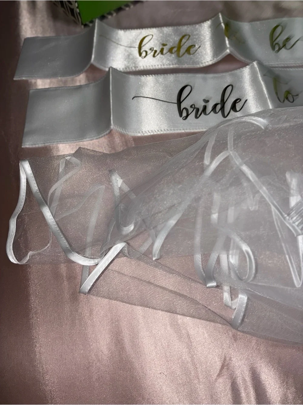 Bride to Be Satin Sash and Veil Set Balloon set